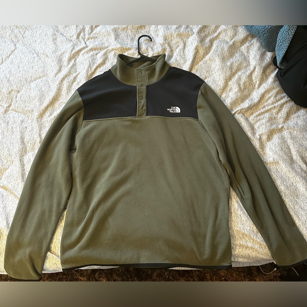 Men’s North Face Quarter-Button Fleece (Size L)